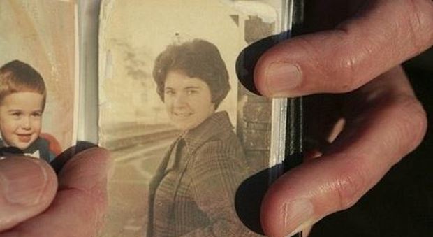 Usa, perse la fede nuziale 15 anni fa in un vivaio: la ritrova due mesi dopo la morte della moglie