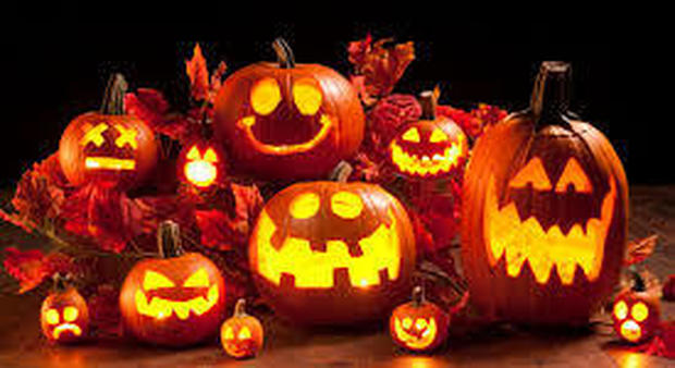 «Halloween è un evento satanista», il parroco organizza la contro-festa e lancia il sondaggio