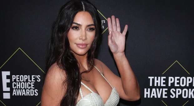 Sul passaporto la foto di Kim Kardashian: arrestata una donna