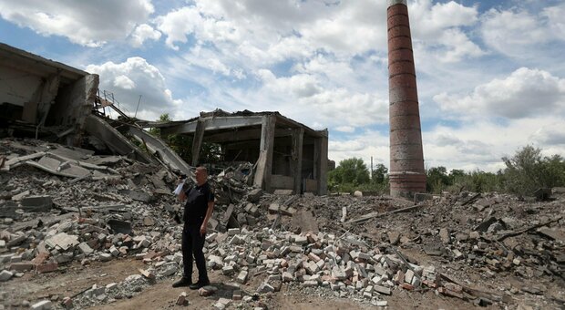 Ucraina guerra in diretta oggi 3 luglio, Bombardato l'aeroporto di Melitpol in mano ai russi, esplosioni e morti in città russa Zelensky: «Sono 2.610 le città e i villaggi occupati»