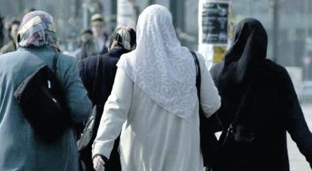 In Italia ventimila poligami, ma la legge non può punirli