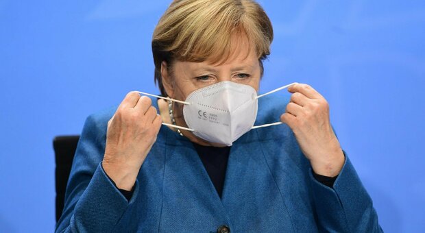 Covid Germania, 15 mila casi in 24 ore. Merkel verso un 'lockdown light' dal 4 novembre