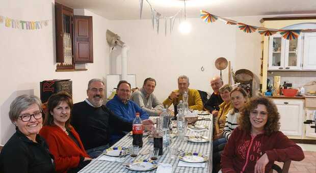 Foto Comitato Santi Bevitori, da sinistra: Rosita, Gianna, Davide, Gino, Enzo, Giuseppe, Adino, Vica, Gabriella, Stefania.