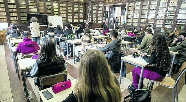 Roma, mancano 800 insegnanti: a scuola saltano le lezioni di matematica e inglese