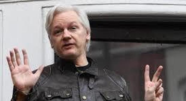 Julian Assange incriminato negli Stati Uniti: rischia fino a 170 anni di carcere