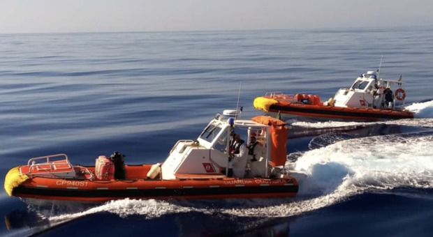 Barca con motore in avaria al largo di Montalto, intervento di Guardia costiera e Protezione civile