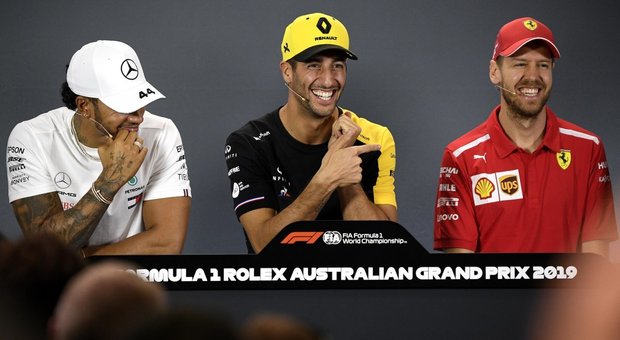 Gp d'Australia, i piloti in conferenza: da sinistra Hamilton, Ricciardo e Vettel