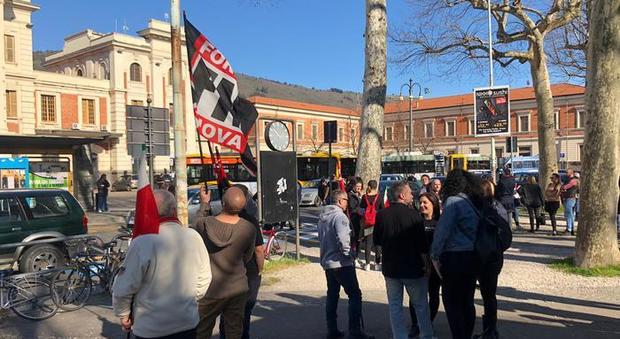 Prato: 150 per Forza Nuova, tremila alla contro-manifestazione. Insultato Gad Lerner