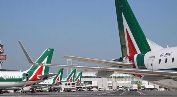 Crisi Alitalia, pronto il piano: tratte low cos e 4mila esuberi