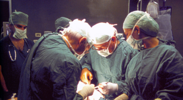 Ipnosi in sala operatoria, intervento al Niguarda di Milano per sostiture valvola aortica
