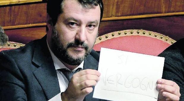 Mes, bagarre in aula. Salvini e Meloni: «Conte è un bugiardo»