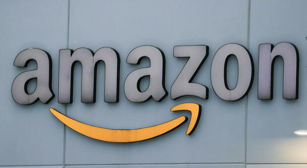 Amazon dichiara guerra ai "furbetti delle recensioni": prodotti gratis in cambio di valutazioni positive, come funziona il sistema