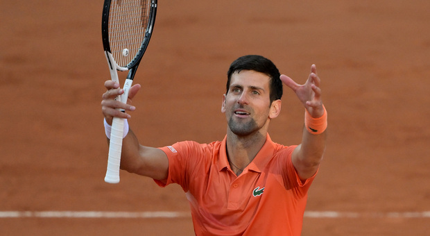 Internazionali, Djokovic re di Roma per la sesta volta: battuto Tsitsipas in finale