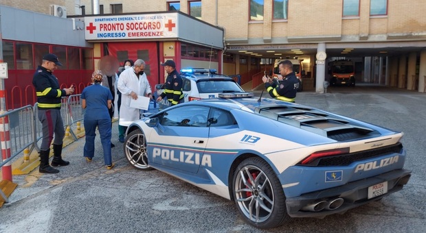 Trapianto urgente: la polizia stradale trasporta l'organo da Padova all'Aquila con la Lamborghini