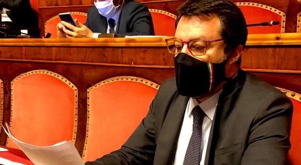 Coronavirus, Salvini: «Bisogna stampare moneta. Il calcio? Non è solo Ronaldo, ma anche ci guadagna 800 euro»