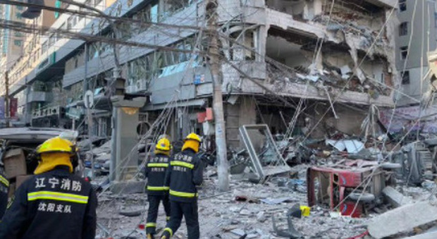 Cina, esplosione di gas in un ristorante: tre morti e 30 feriti