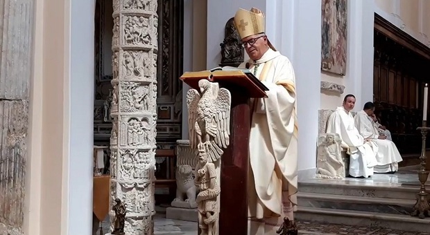 L'arcivescovo monsignor Luigi Vari