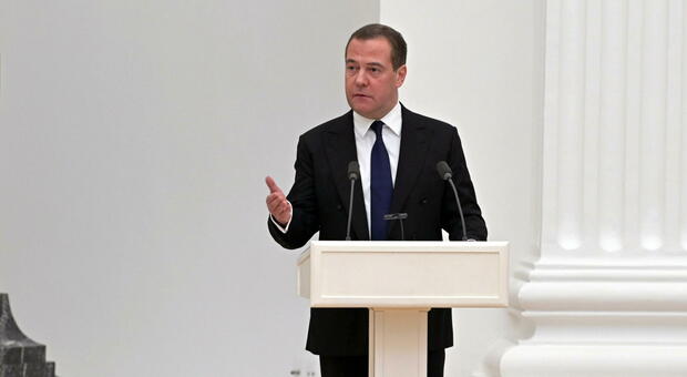 Medvedev attacca Von der Leyen, Scholz e Truss: «Da vaccini a energia, meritano il Nobel»
