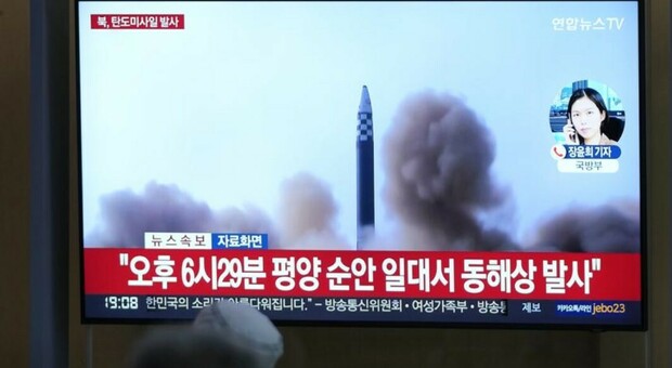 Corea del Nord, lanciati tre missili balistici. La conferma del Giappone. Seul: «Una grave provocazione»