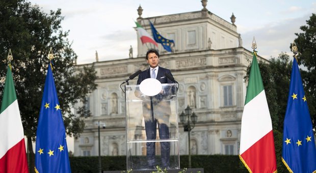 Conte, ipotesi taglio Iva. Altolà di Pd e Renzi: «Più urgenti le tasse sul lavoro»