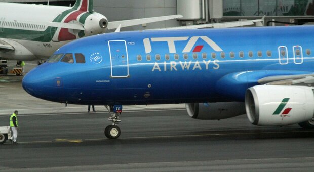 Ita Airways, oltre 1.200 assunzioni nel 2023: selezioni al via per assistenti di volo, piloti e comandanti