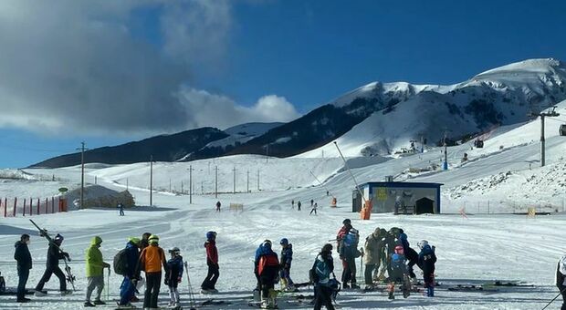 Stagione bianca finita: a Roccaraso 20mila sciatori ogni weekend. Si scia fino a Pasqua a Ovindoli