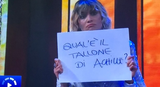Sanremo 2019, gaffe al Dopo Festival: Anna Foglietta inciampa su un apostrofo di troppo