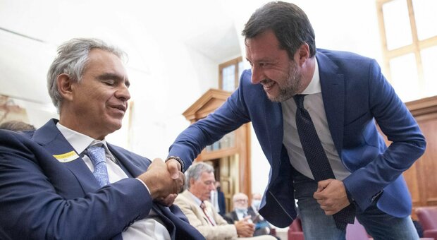 I negazionisti in Senato; Salvini, via la mascherina. Galli: messaggio pericoloso