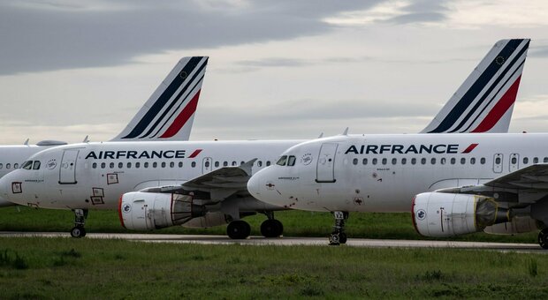 Air France, attimi di terrore al momento dell'atterraggio a Parigi. «L'aereo non risponde ai comandi»