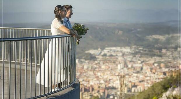 Gibilterra, le nozze senza burocrazia. La storia della Las Vegas europea