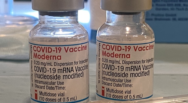 Vaccino, Moderna ha chiesto alla Fda di autorizzare la quarta dose per tutti gli adulti