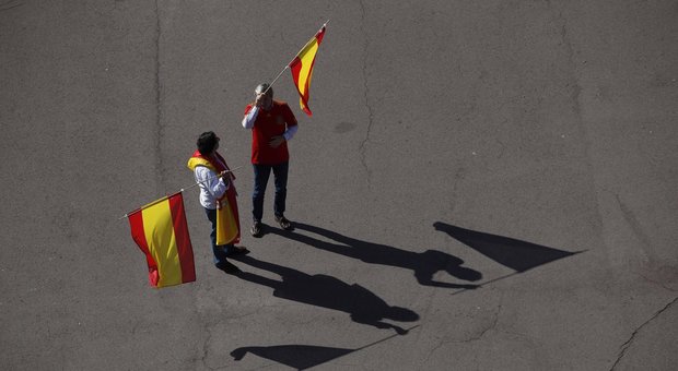 Catalogna, scaduto l'ultimatum: Madrid sospenderà autonomia, Puigdemont pronto all'indipendenza