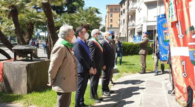Festa della Liberazione a Viterbo, il sindaco prende la tessera Anpi