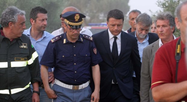 Scontro fra treni in Puglia, Renzi: «Non vi lasceremo soli»