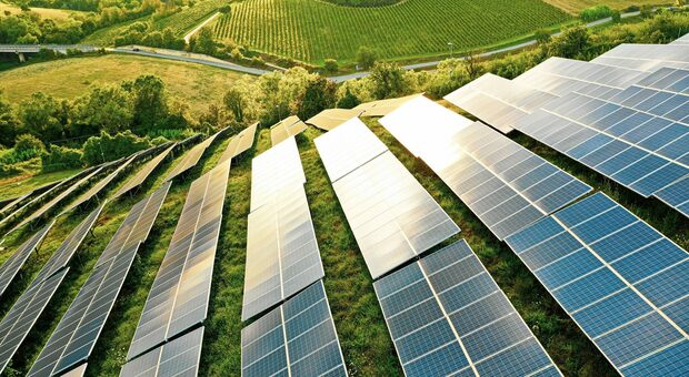 Fotovoltaico, dal Lazio il progetto (da 10 miliardi di euro) per ridare vita ai terreni abbandonati attraverso l'energia pulita