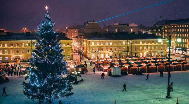 La piazza centrale di Helsinki con il Christmas Market