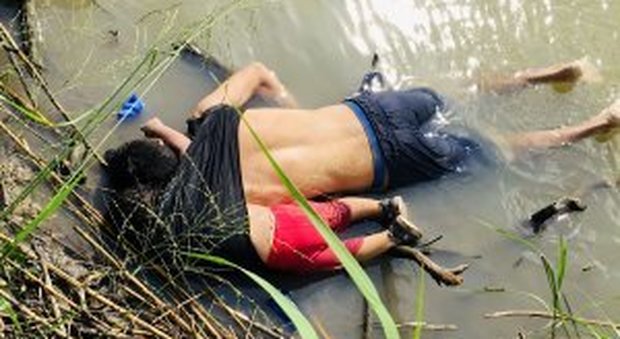 Il Papa piange il padre e la figlia annegati al confine messicano, fuggivano dalla guerra e dalla miseria
