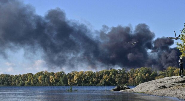 Ucraina, gli 007 inglesi: «Russi pronti a ritirarsi dalla sponda ovest del Dnipro»