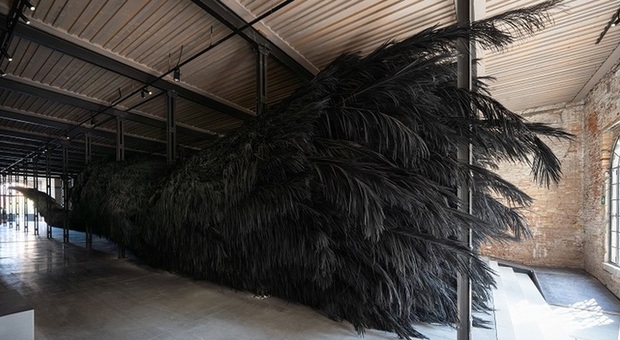 Alla Biennale di Venezia l artista saudita Shono propone un albero che svela il segreto della vita