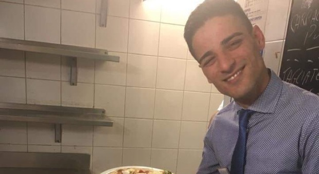 Diego Mandola muore precipitando dal balcone: il cameriere di Salerno aveva 36 anni
