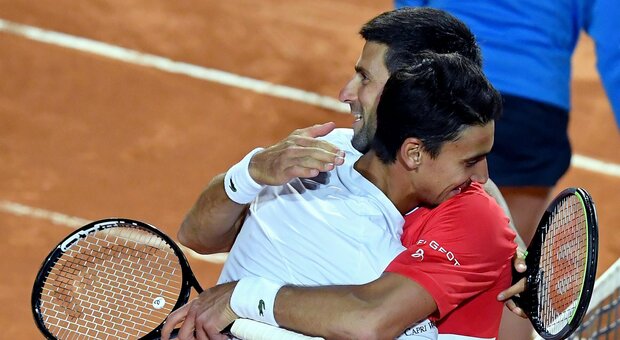 Internazionali, Sonego si arrende (6-3, 6-7, 6-2) e Djokovic vola in finale con Nadal