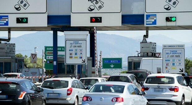 Autostrade, piano tariffe bloccato per lo scaricabarile dei ministeri