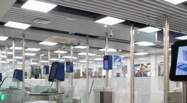 Aeroporto, Al Leonardo Da Vinci con gli E-Gates tempi rapidi per il controllo dei passaporti