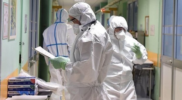 Coronavirus, 100 medici morti in Italia. Anelli: «Noi, lasciati soli a combattere a mani nude»