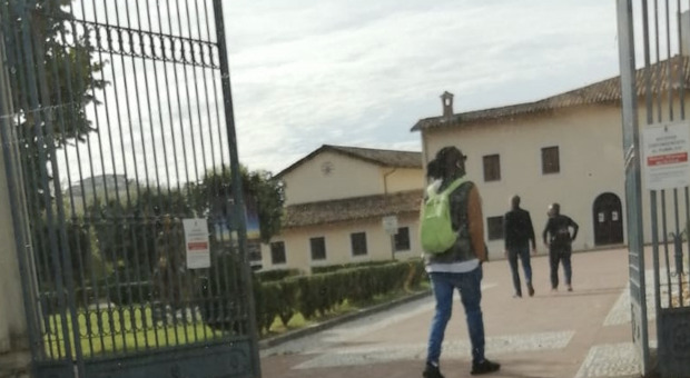 Spaccio di droga nella villa comunale di Frosinone, il viavai con i bus