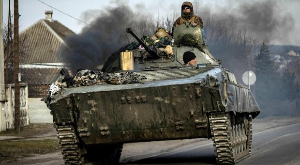Ricompense per carri armati, navi e jet fino a un milione di euro: così l'esercito ucraino cerca di convincere i russi scontenti
