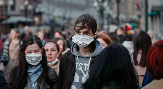Russia, risalgono i contagi: mai così tanti da marzo. Gli esperti: «Pochi vaccini e misure non rispettate»