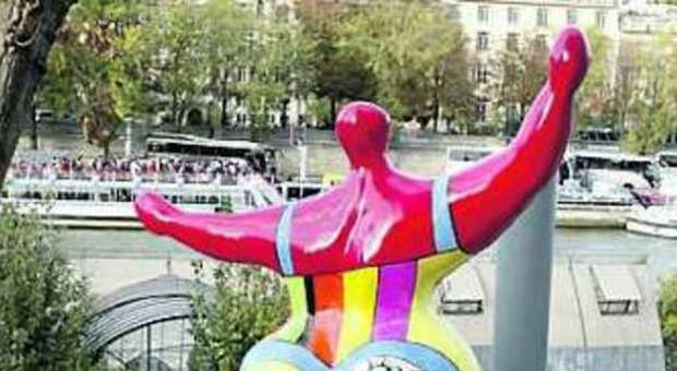 Le &#147;Nanas&#148; di Niki de Saint Phalle colorano Parigi