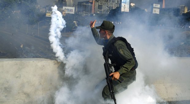 Venezuela, M5S: «No ad un golpe militare sostenuto dall'estero»