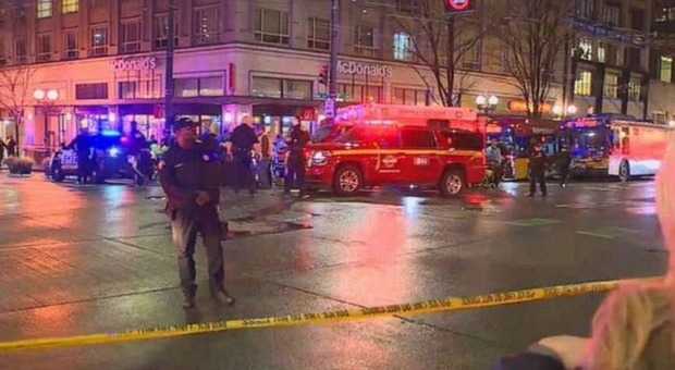 Seattle, sparatoria vicino a Mc Donald's: un morto e 7 feriti, anche un bambino